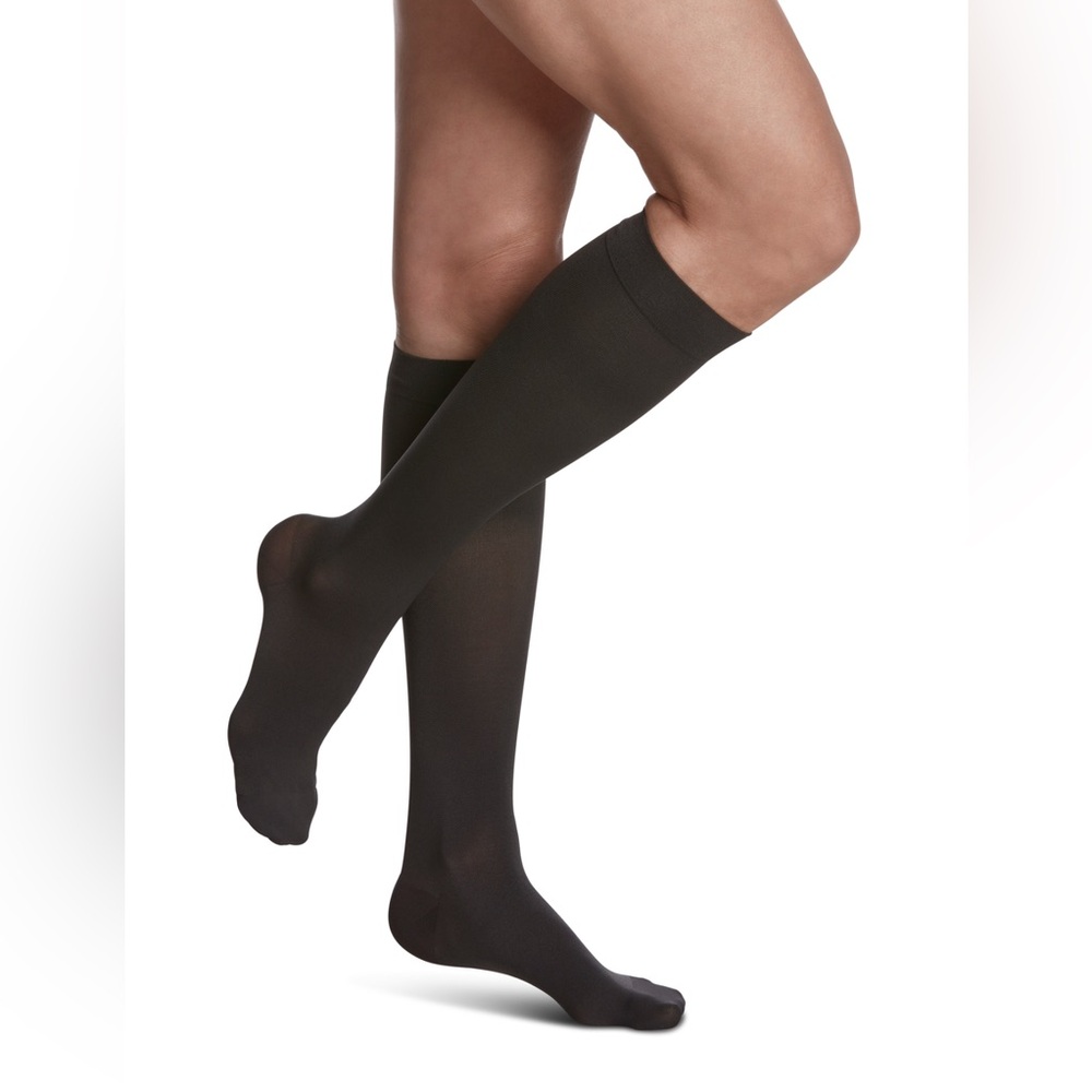 NIB Sigvaris Soft Opaque Women's Knee High 20-30mmHg Compression Hosiery